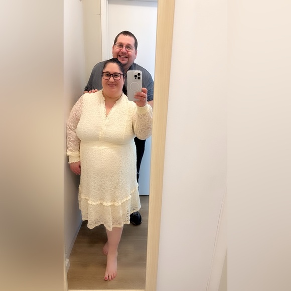 GOING LIVE @lauradosaj Come hang out! Lots of deals! - Picture 2 of 15